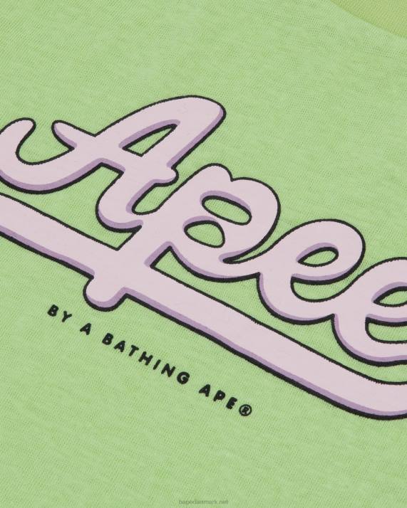 A Bathing Ape Kvinder grafisk beskåret t-shirt HH6J951 efterårsgrøn