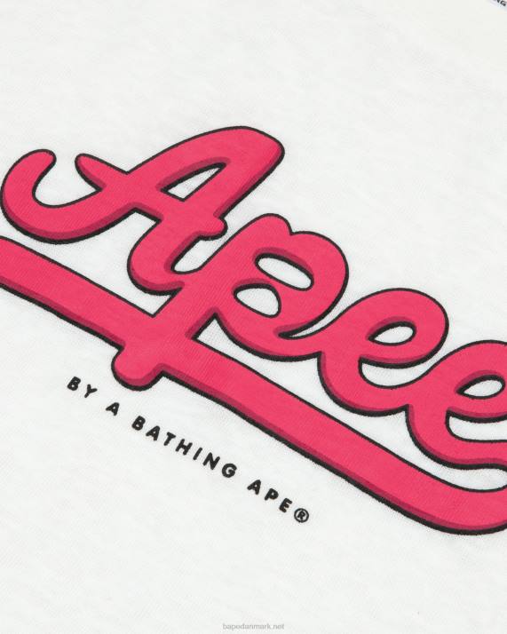 A Bathing Ape Kvinder grafisk beskåret t-shirt HH6J952 væg hvid