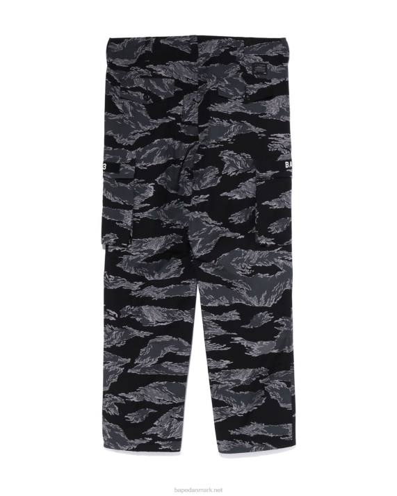 A Bathing Ape Mænd tiger camo militærbukser med afslappet pasform HH6J335 sort
