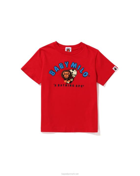 A Bathing Ape børn baby milo plysdukke i en æggetrøje HH6J1588 knaldrød